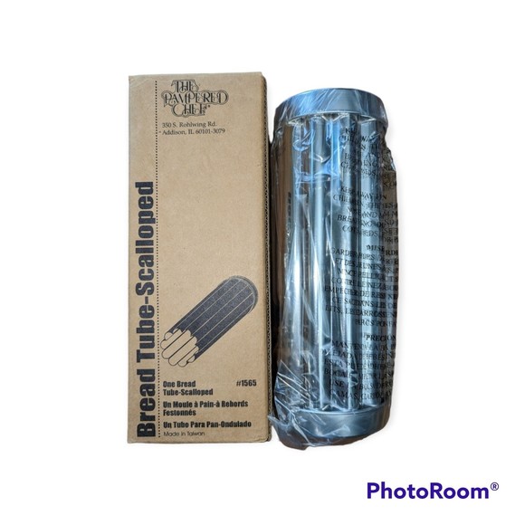 The Pampered Chef Bread Tube Scalloped Model #1565 - Picture 1 of 4
